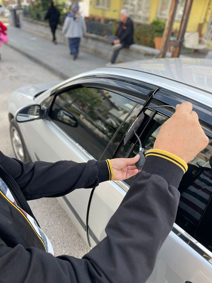 Özbek Oto Kilitçisi